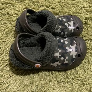Camouflage boy's slippers, size 13/1.